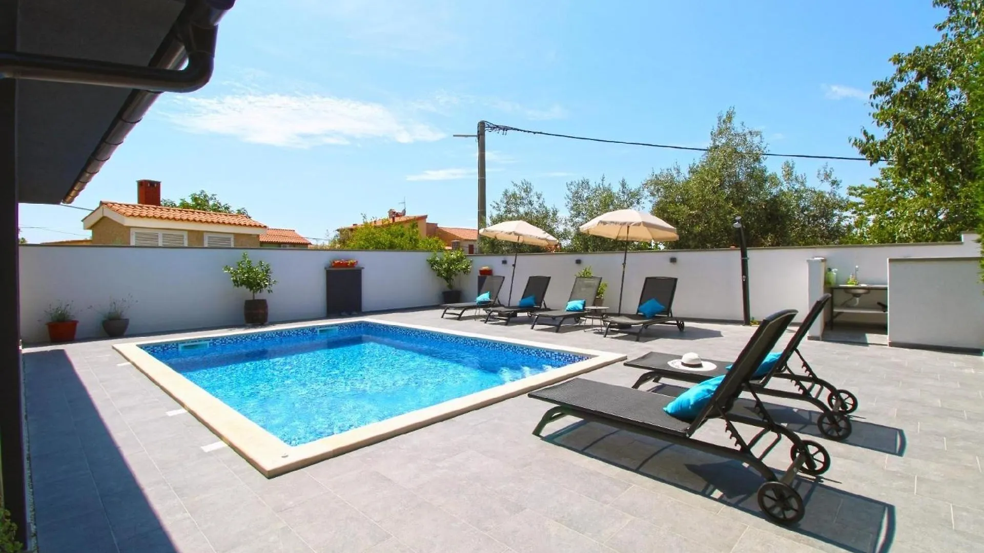 Ferienhaus Mit Privatpool Fuer 8 Personen Ca 125 Qm In Galizana, Istrien Istrische Riviera 0*, Galizana