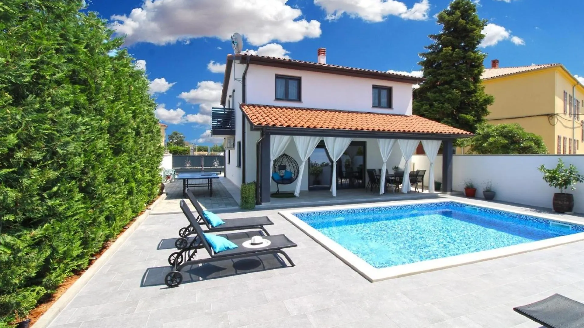 Ferienhaus Mit Privatpool Fuer 8 Personen Ca 125 Qm In Galizana, Istrien Istrische Riviera 0*, Galizana Croatia