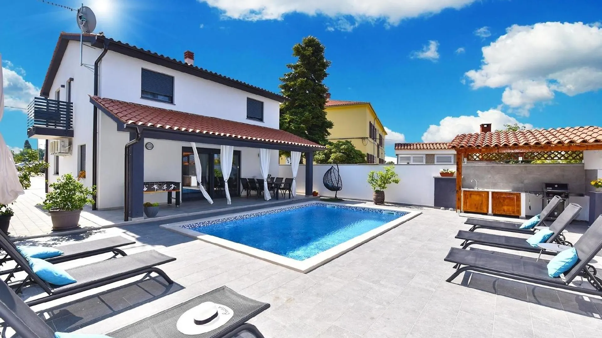 Ferienhaus Mit Privatpool Fuer 8 Personen Ca 125 Qm In Galizana, Istrien Istrische Riviera